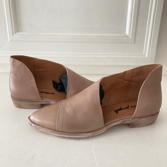 NWOT Free People Royal Neutral Leather Pointy Toe Flats Sz 36.5 - Picture 1 of 7